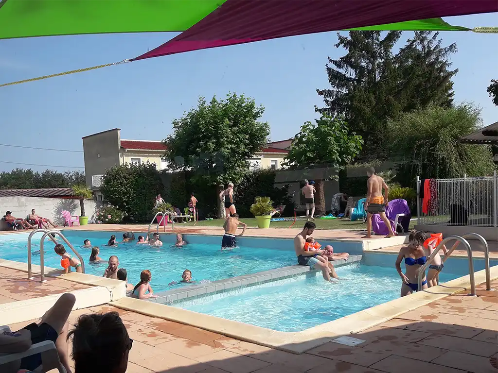 piscine camping 3 étoiles dans le parc régional du Pilat en Isère